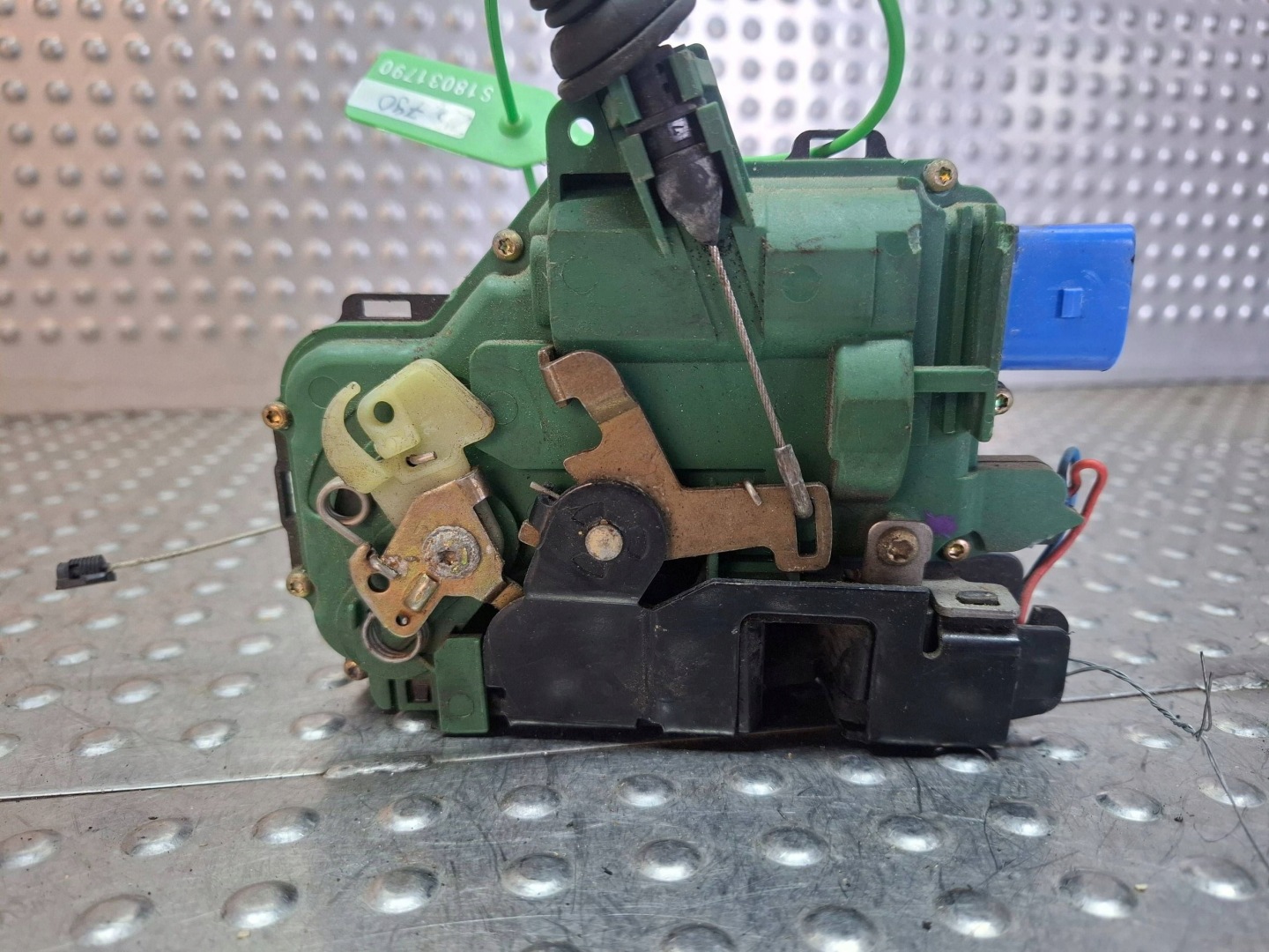 lock door CENTRALNY left front 8 PIN 3B1837015AM SKODA FABIA and