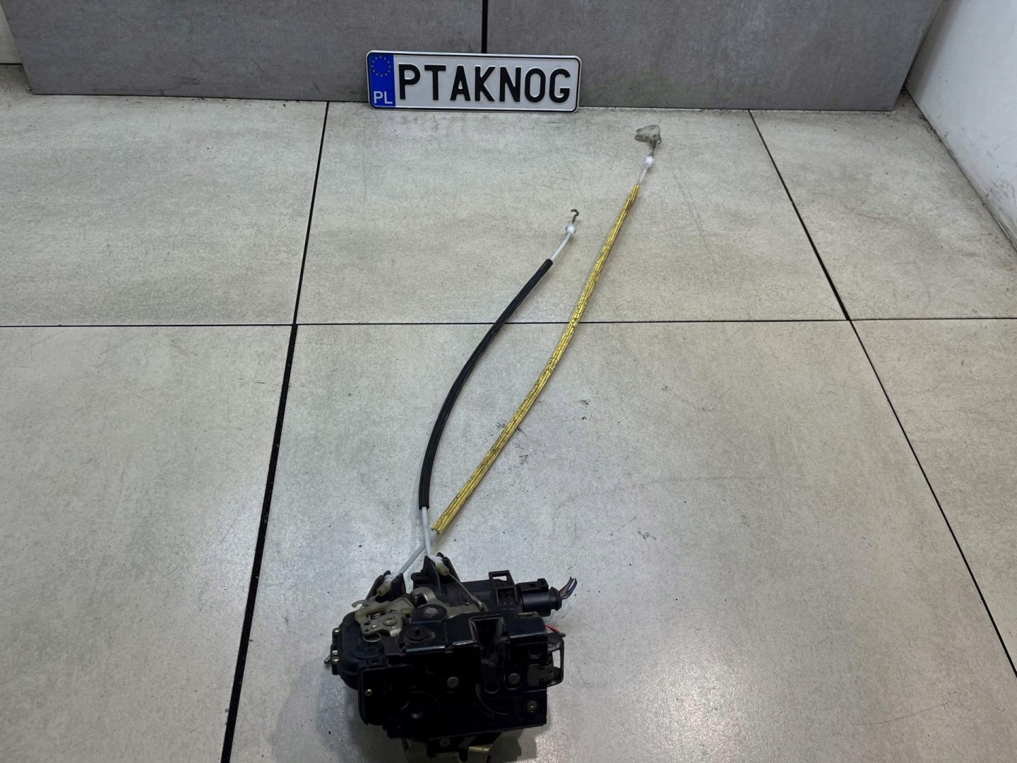 lock door left rear part 9PIN AUDI A6 C5 KOMBI
