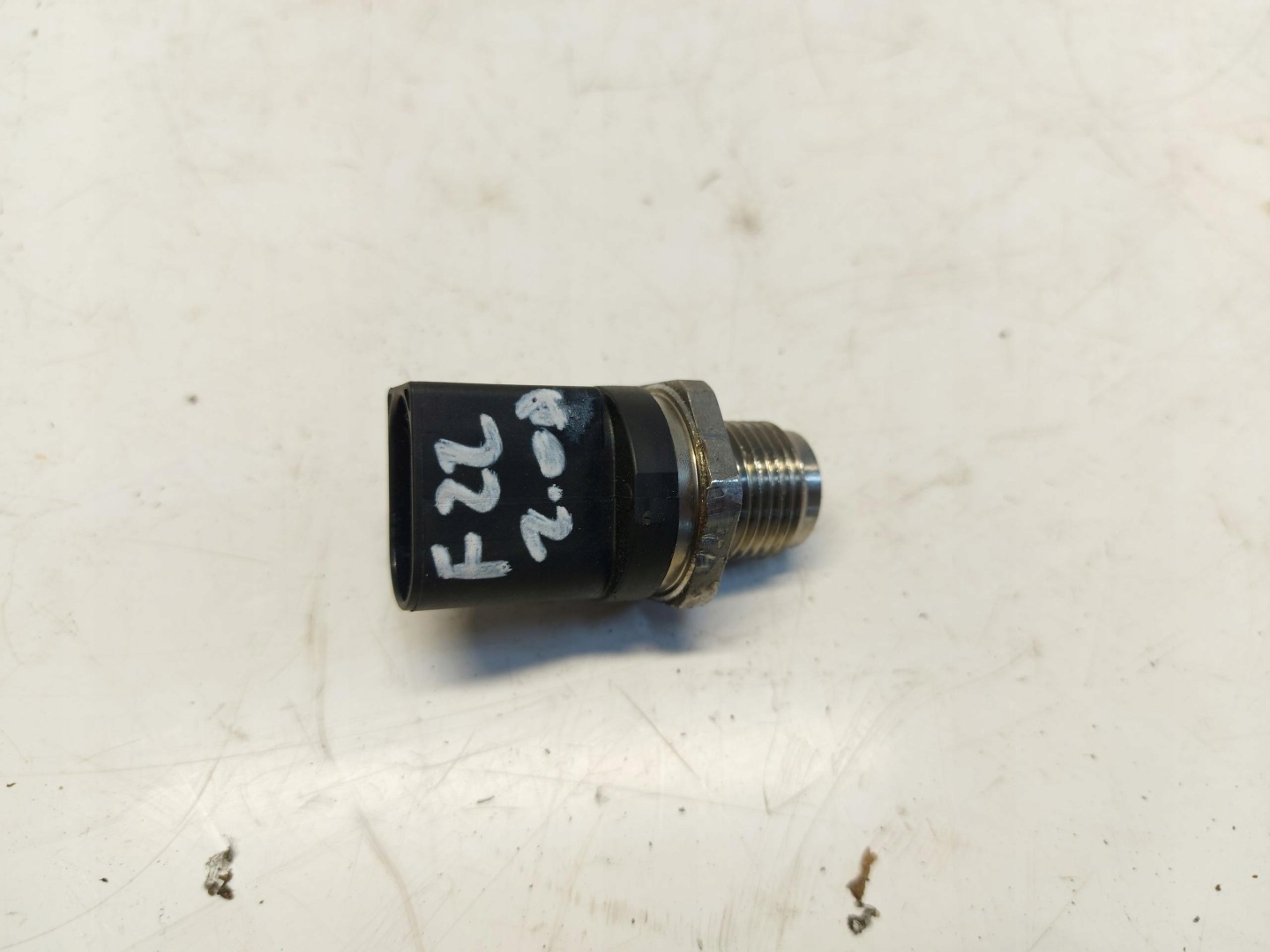 BMW F22 CAPTEUR PRESSION CARBURANT 0281006447