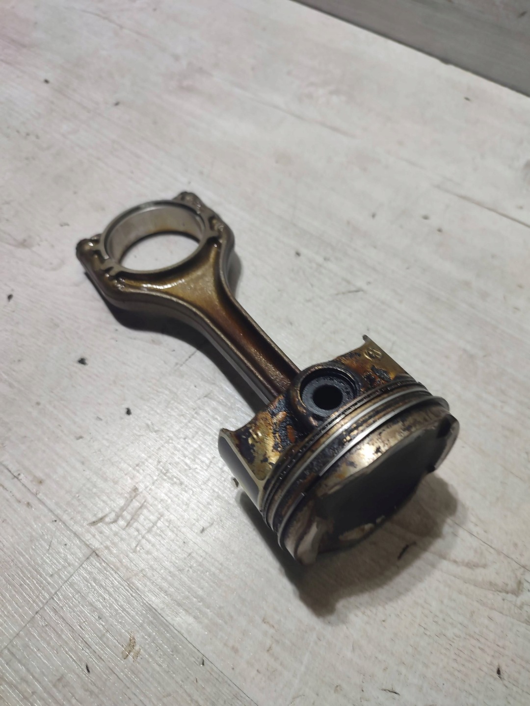Volkswagen Touran III 2020 piston with connecting rod