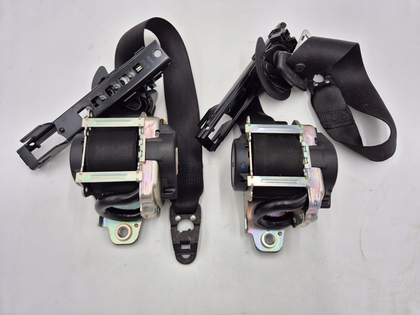 tension belt safety front front left 2058600185 MERCEDES W205 original