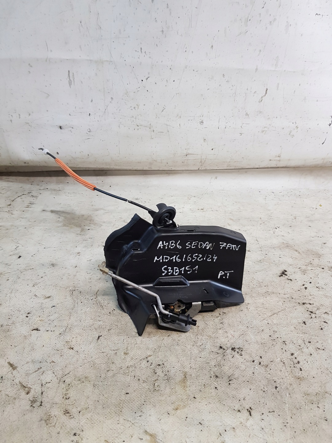 AUDI A4 B6 lock door rear part right 7PIN 8E0839350