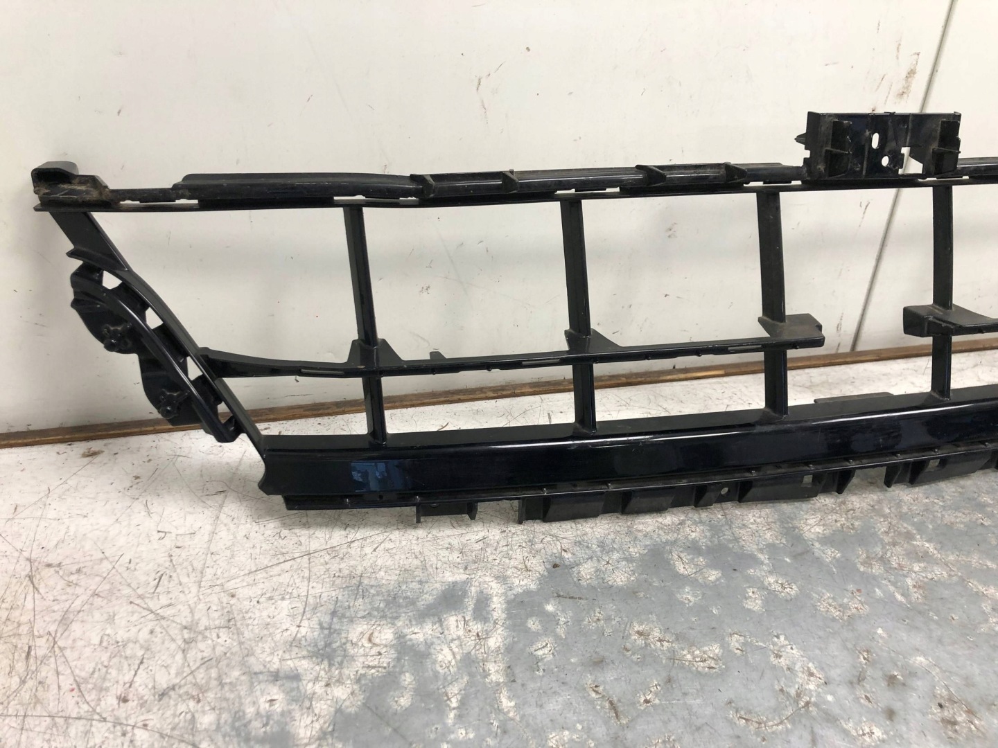 grid central of a bumper front PORSCHE PANAMERA 971807683G
