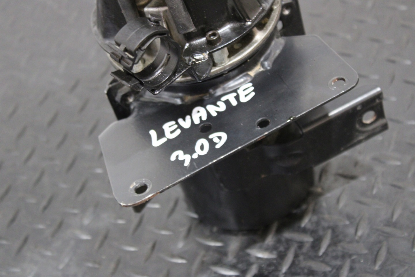 Gehäuse filter FILTER des Kraftstoffsbehälters MASERATI LEVANTE M161