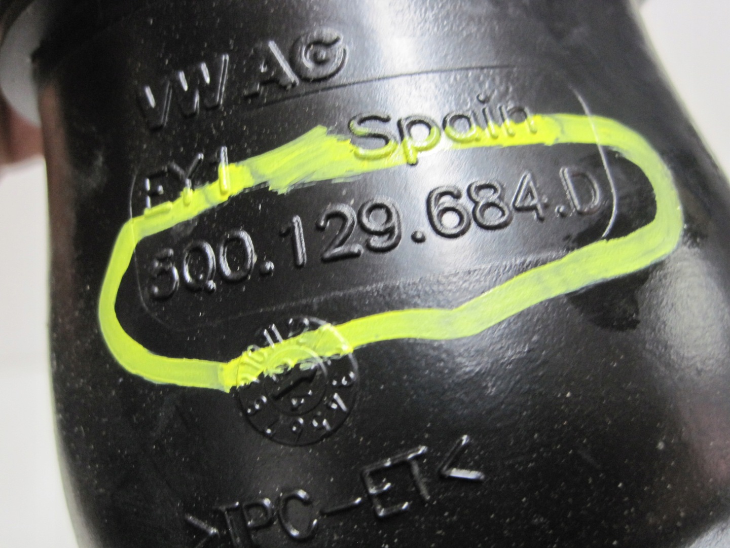 hose pipe VW TAIGO 5Q0129684D