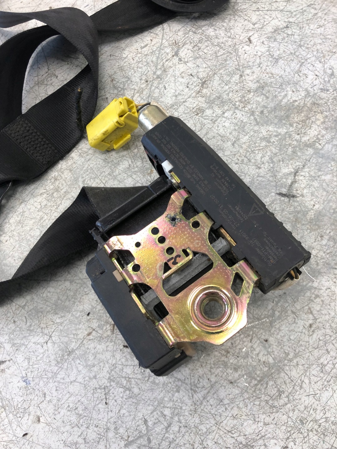 tension belt safety left front TOURAN 1T1857705A