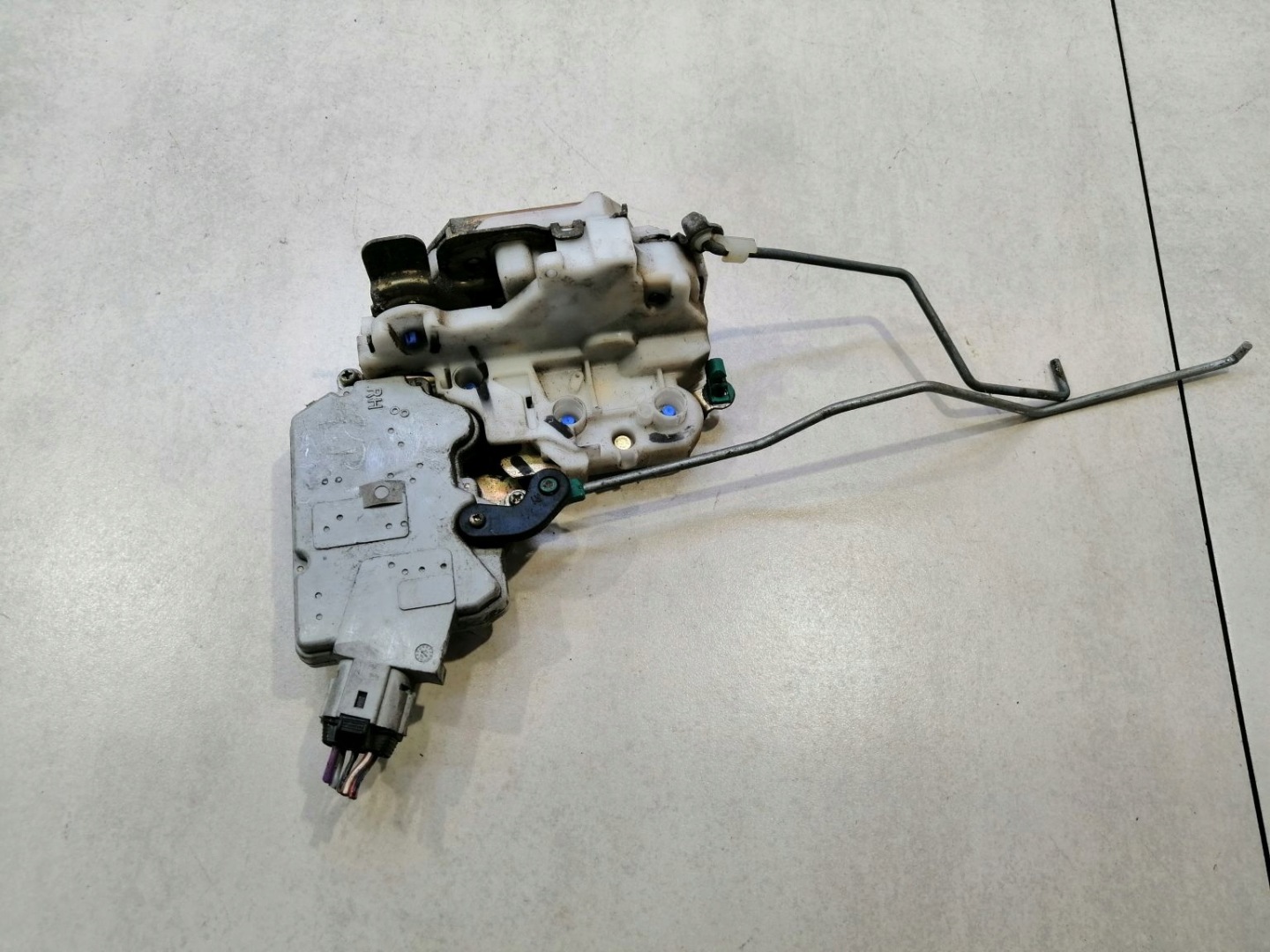lock door right front NISSAN PRIMERA P11 6 PIN