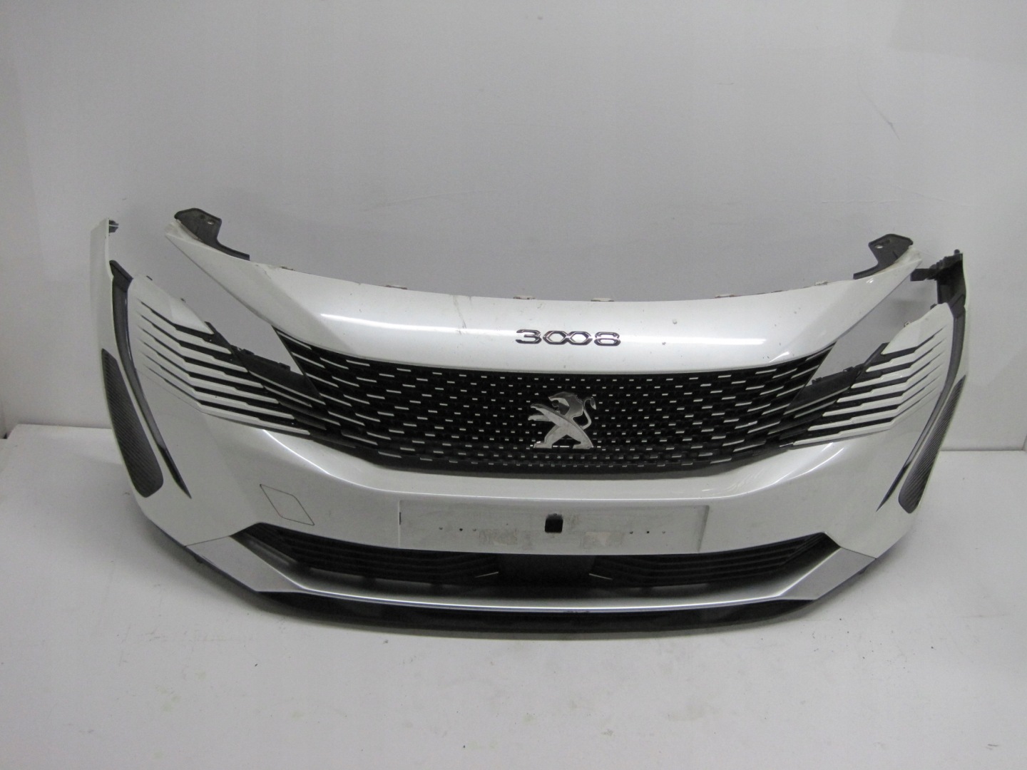 bumper front PEUGEOT 3008 22R 6 PDC front