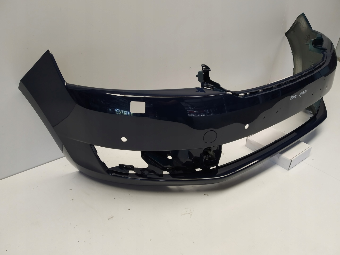 12r- Skoda Rapid Pare choc Avant Lave phares et 4xPDC Original Graphite