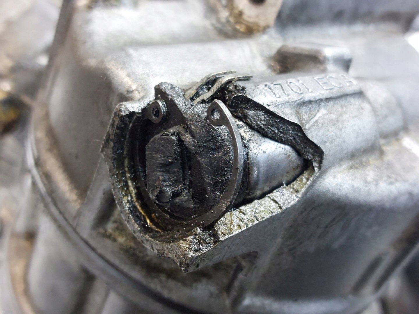 compressor compressor; of the air conditioning VOLKSWAGEN GOLF VI 5N0820803C