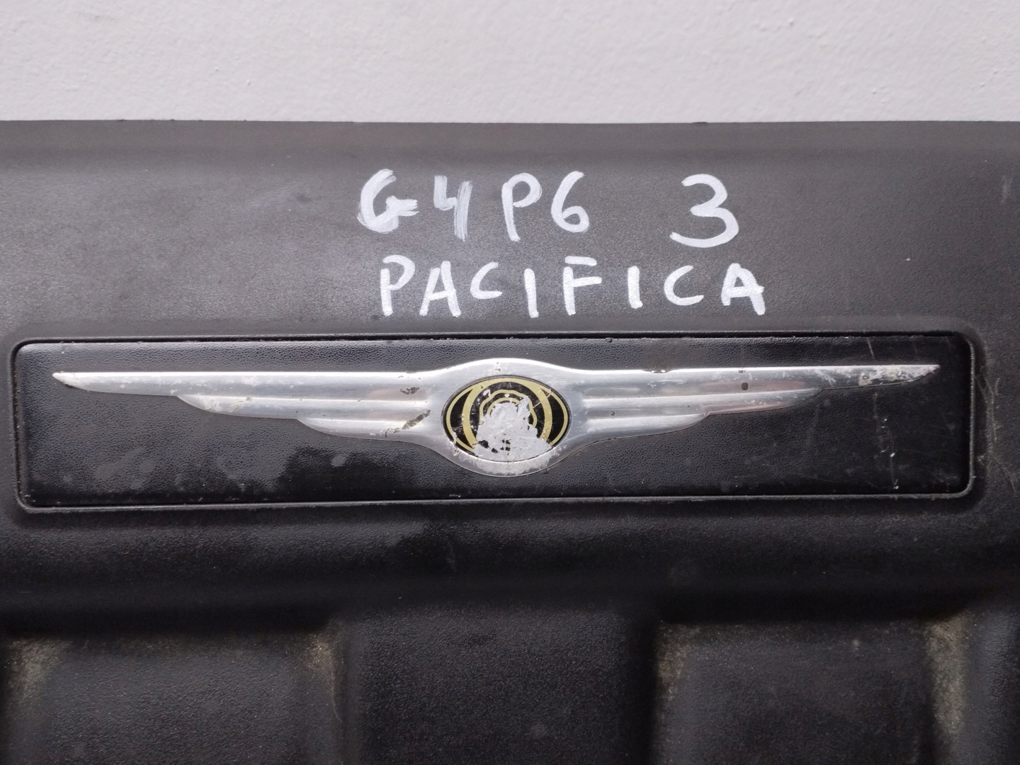 cover upper of the engine CHRYSLER PACIFICA 3.5 V6 04591919A