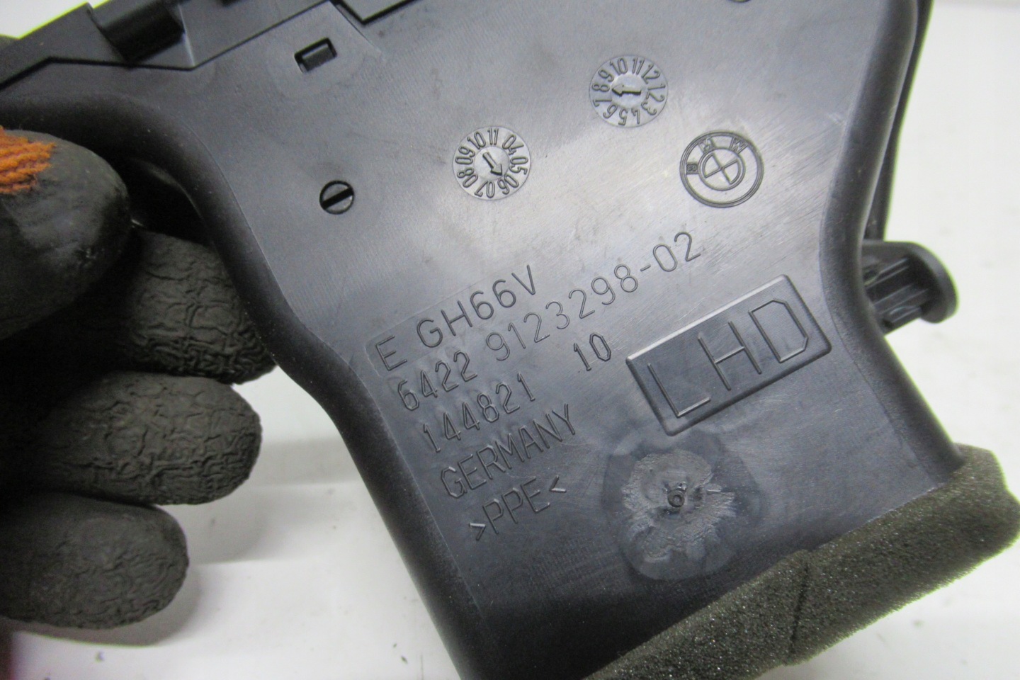 BMW E90 06R grid air conditioning devices right EU 9123298