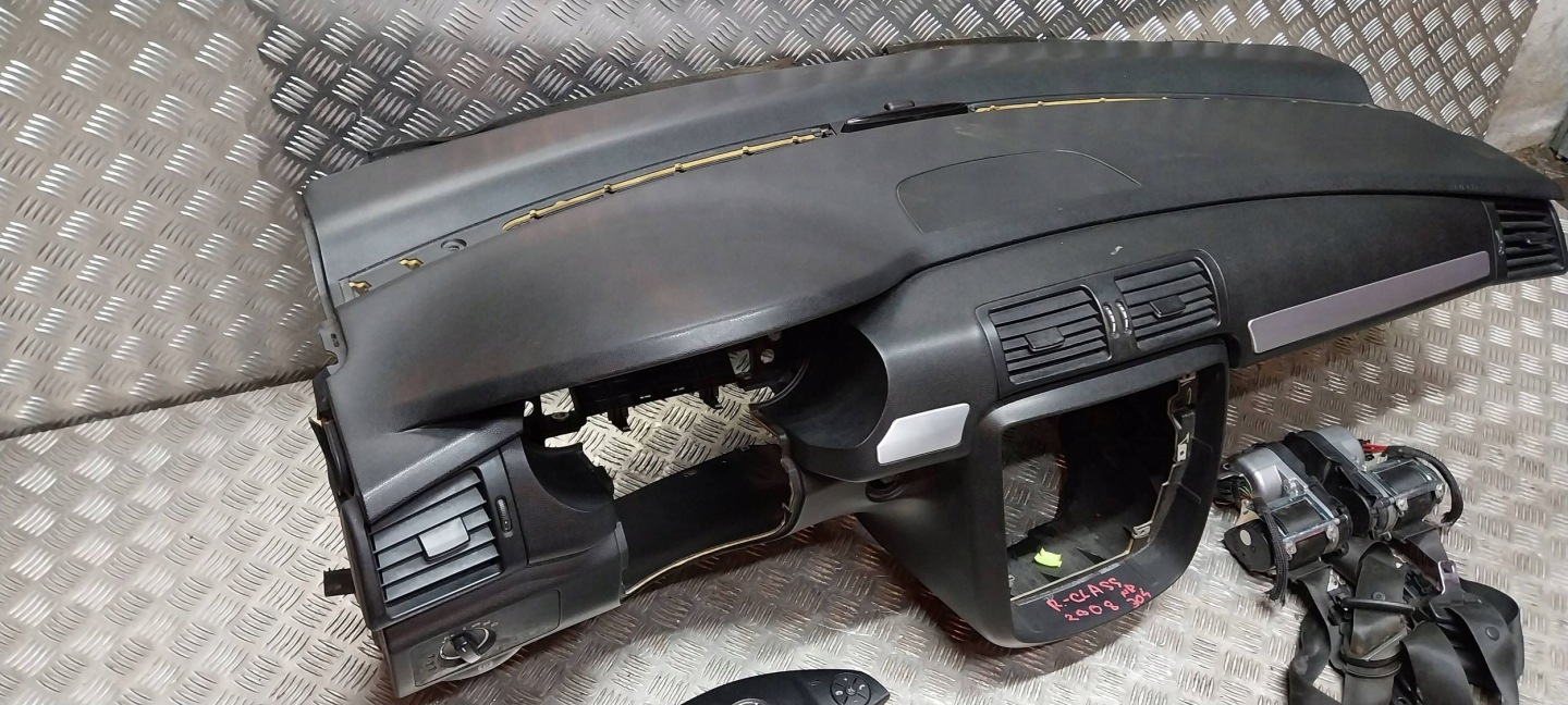 console dashboard instrument panel MERCEDES R-KLASA W251 05