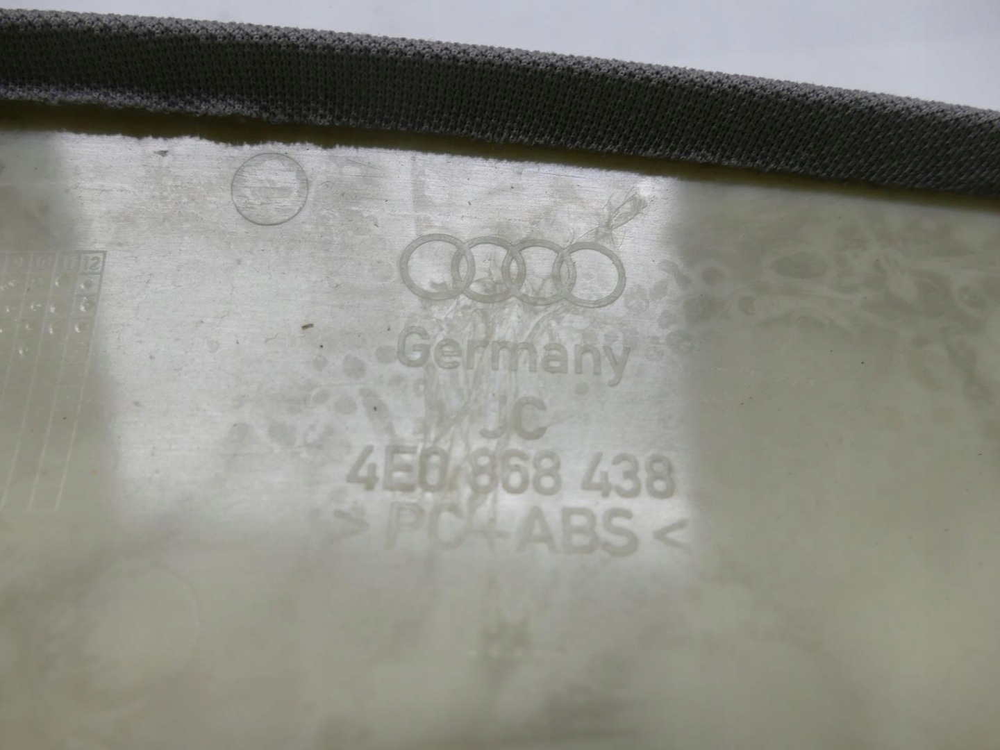 AUDI A8 D3 LIFT kárpit lista far hátso