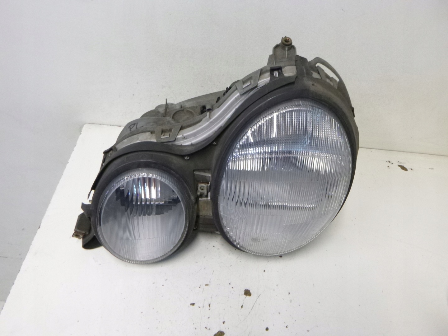 light front Mercedes W210 99r. HELLA