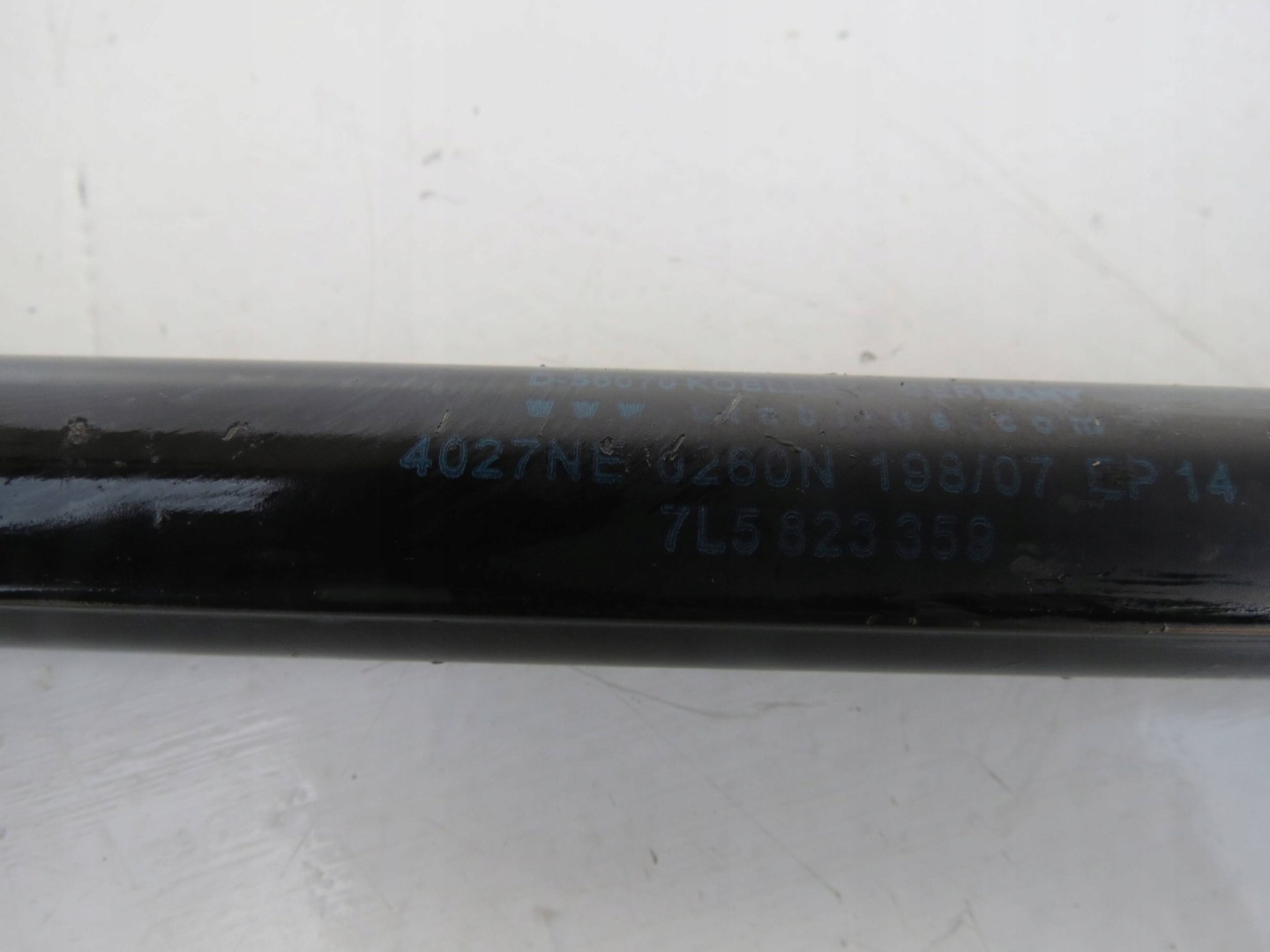 damper bonnets PRZEDNIEJ PORSCHE CAYENNE 4.8 V8 7L5823359