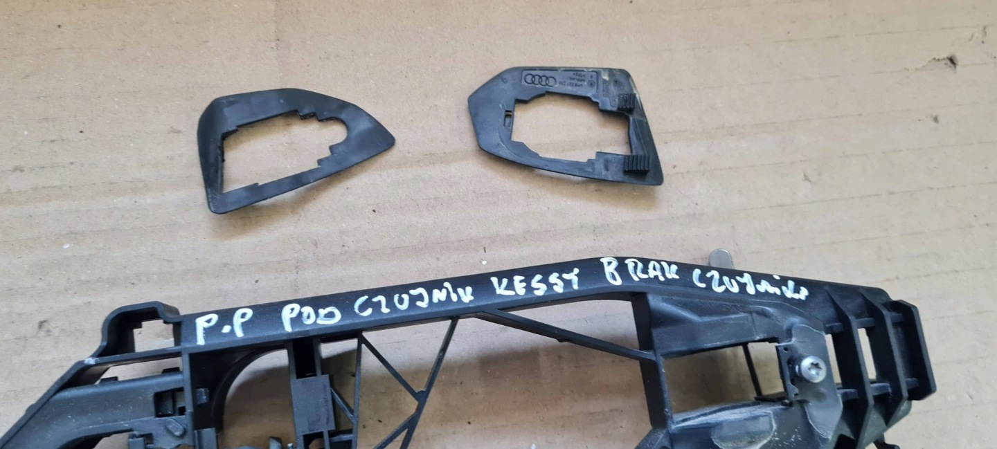 SQ8 4M RSQ8 Q8 handle door right front below KEYLESS support LS9R 4M8837206B