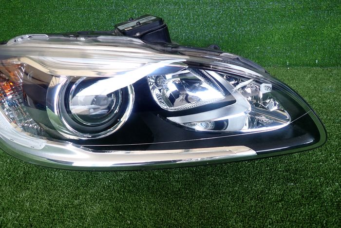 VOLVO V60 S60 XENON LIFT 13- reflektor right light right