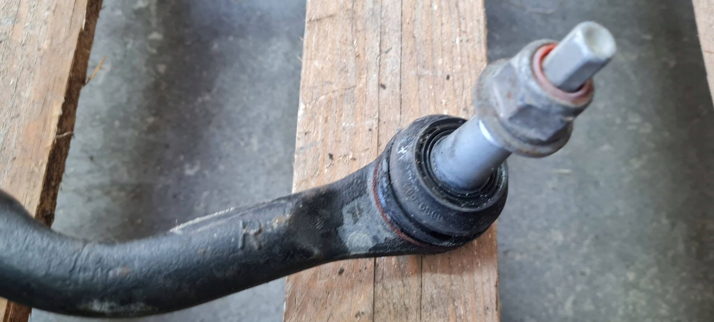 Chrysler Pacifica 2022 bar of steering pipe end right right front