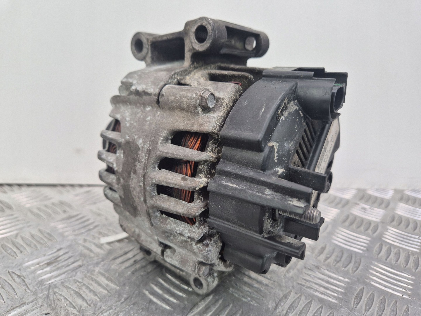 Mercedes E200 CGI W212 1.8i Alternator A0009063000