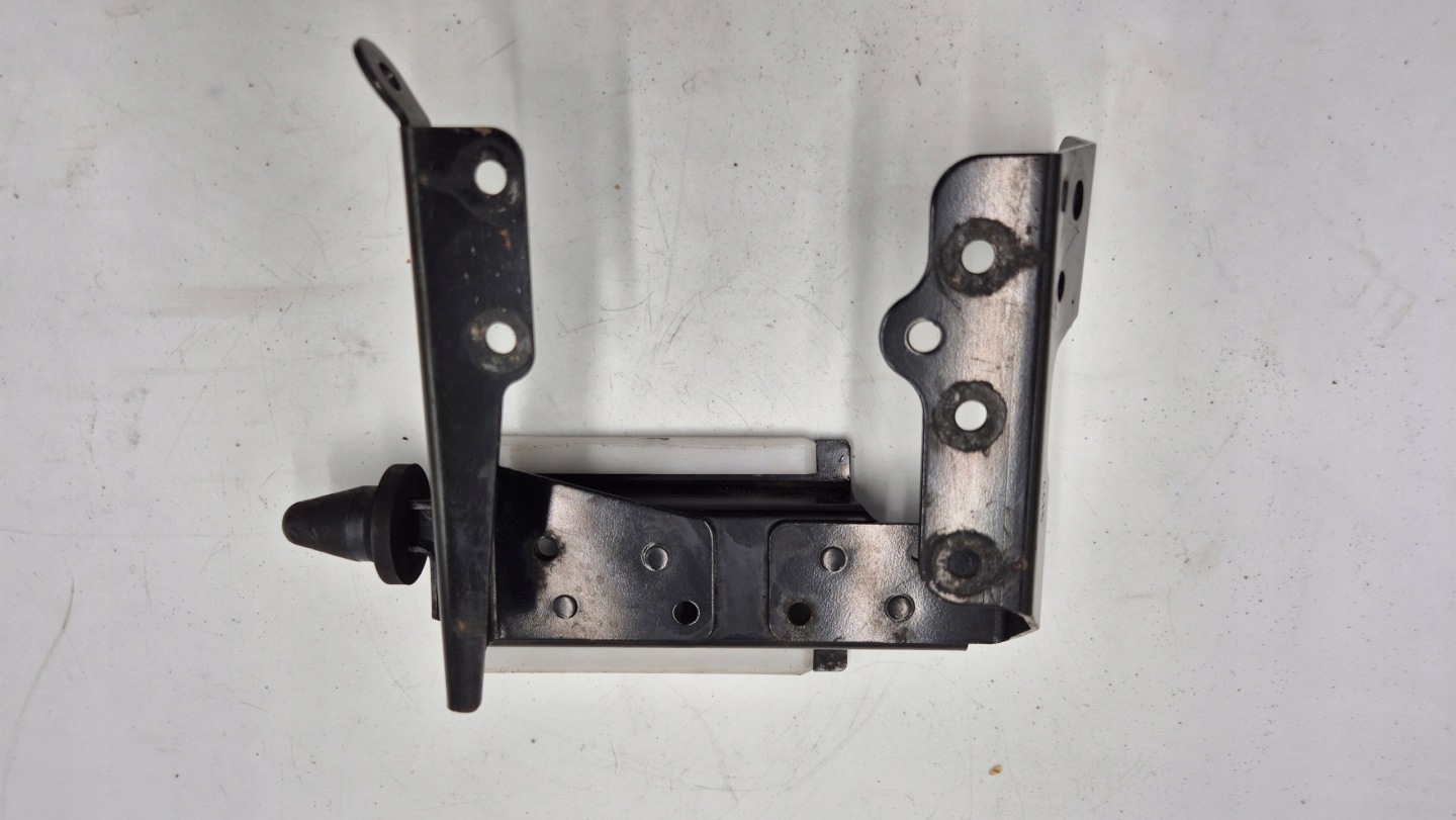 bracket holder POMPY ABS 2058308701 MERCEDES W205