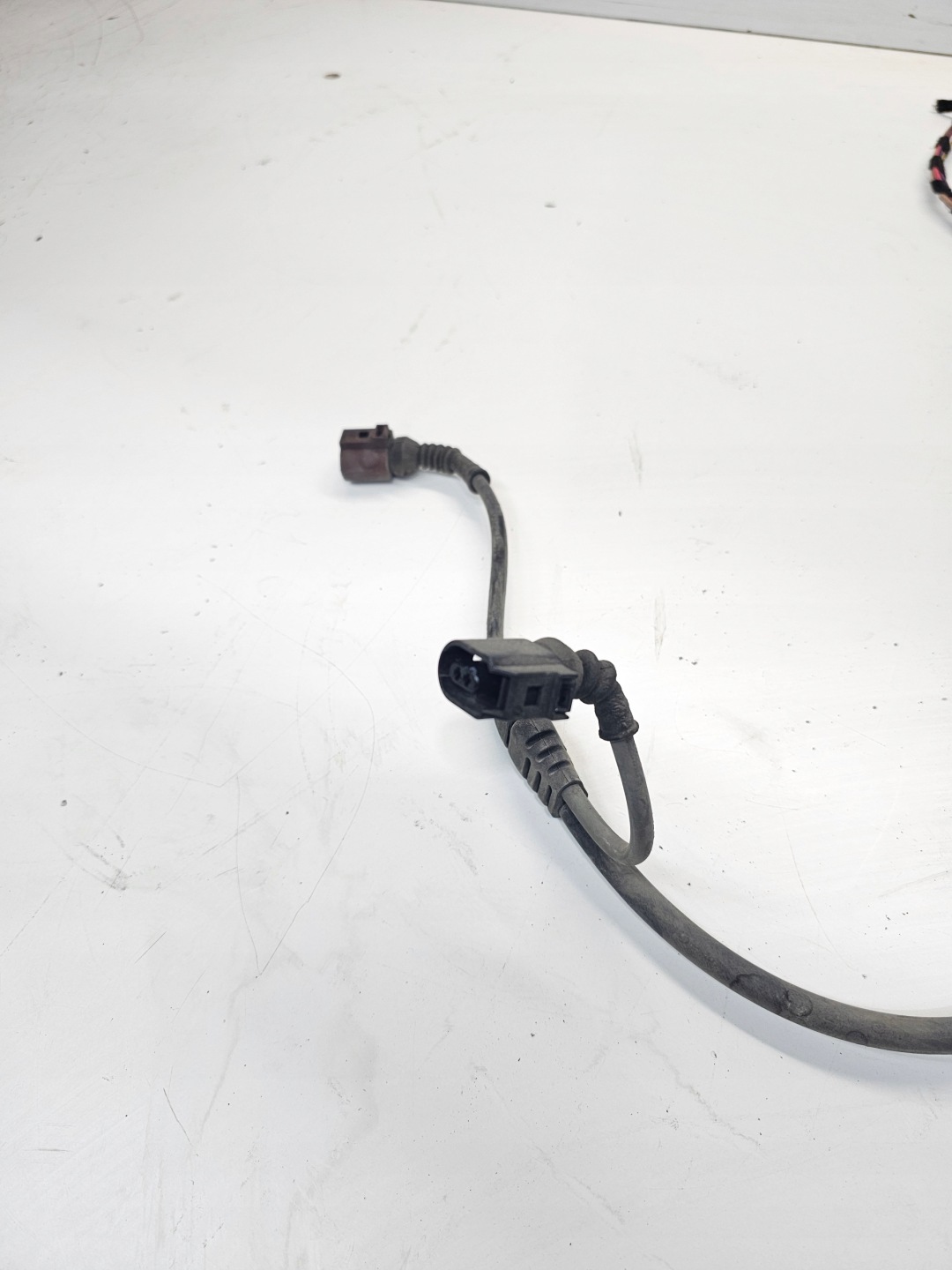 bundle of a caliper left rear part AUDI Q5 8R 8R0972253A