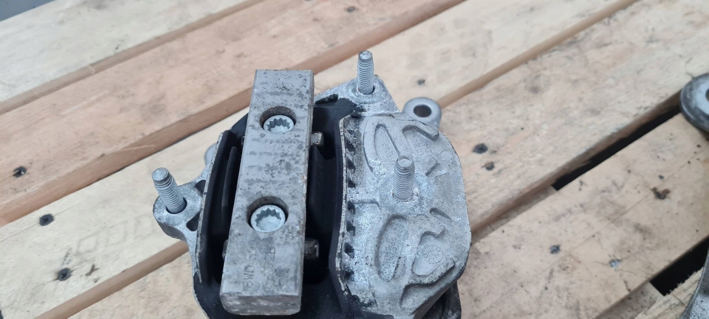 A4 B9 8W supporto staffa cambio ingranaggi 2.0 TDI 8W0399262AE A5 8W