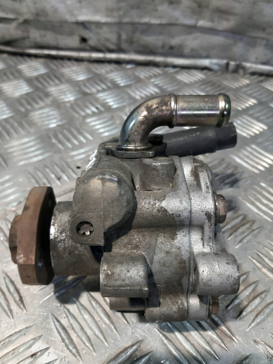 servo pump KYB 90 BAR 1J0422154B VW GOLF IV 1.6