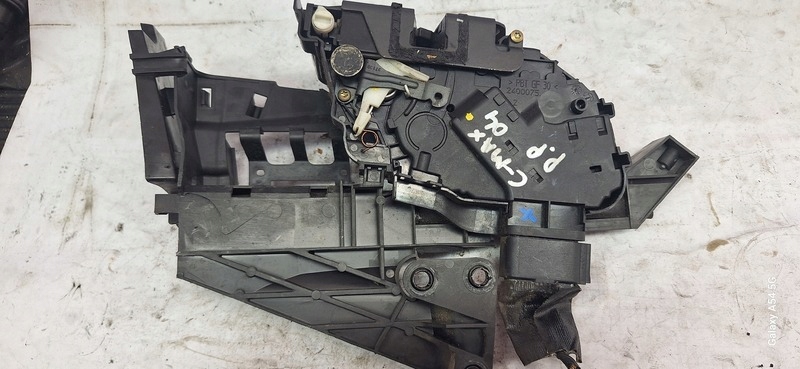 holder of a lock right front FORD C-MAX 3M51R26