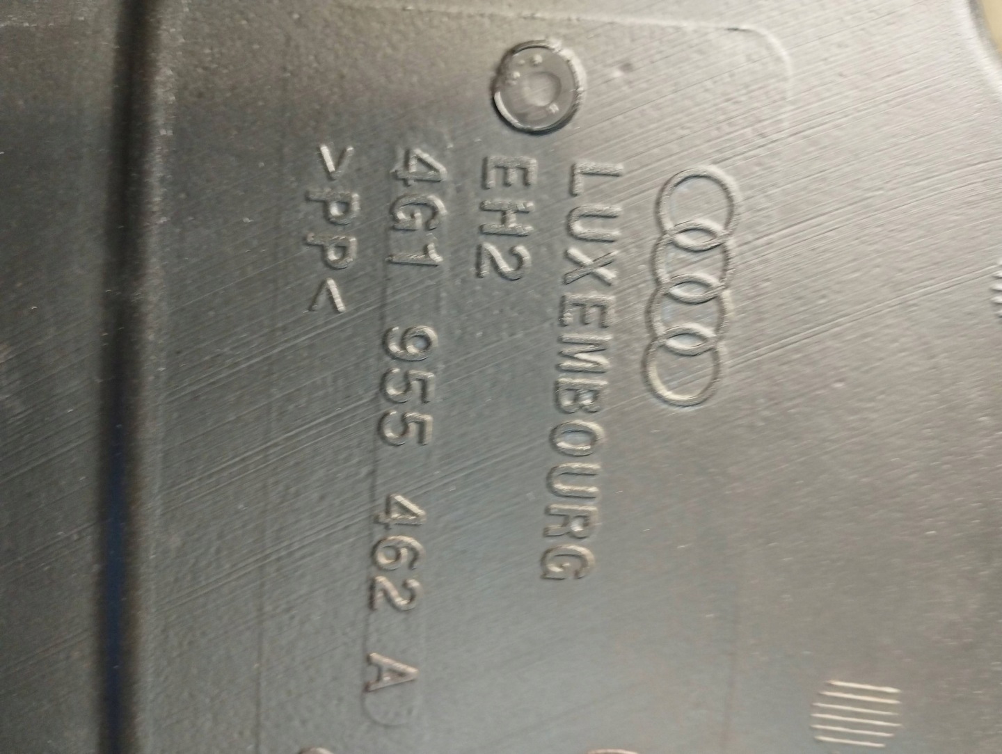 Audi A7 4G 2016 washer fluid tank POMPKI 4G8955451J