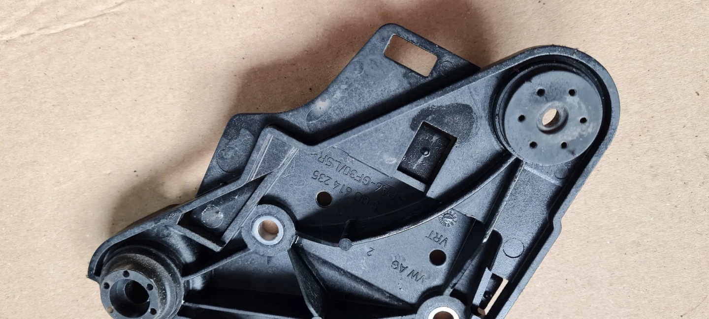 Q3 83A bracket holder POMPY ABS 5Q0614235
