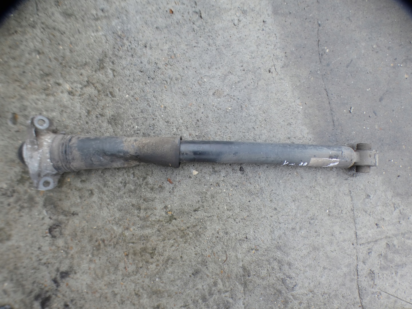 VW PASSAT B8 right left side shock absorber rear