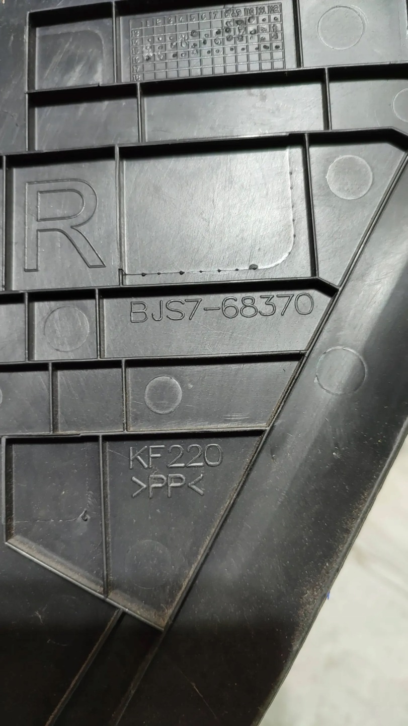 Mazda 3 III BM 17r front side right Poszycia slupkow