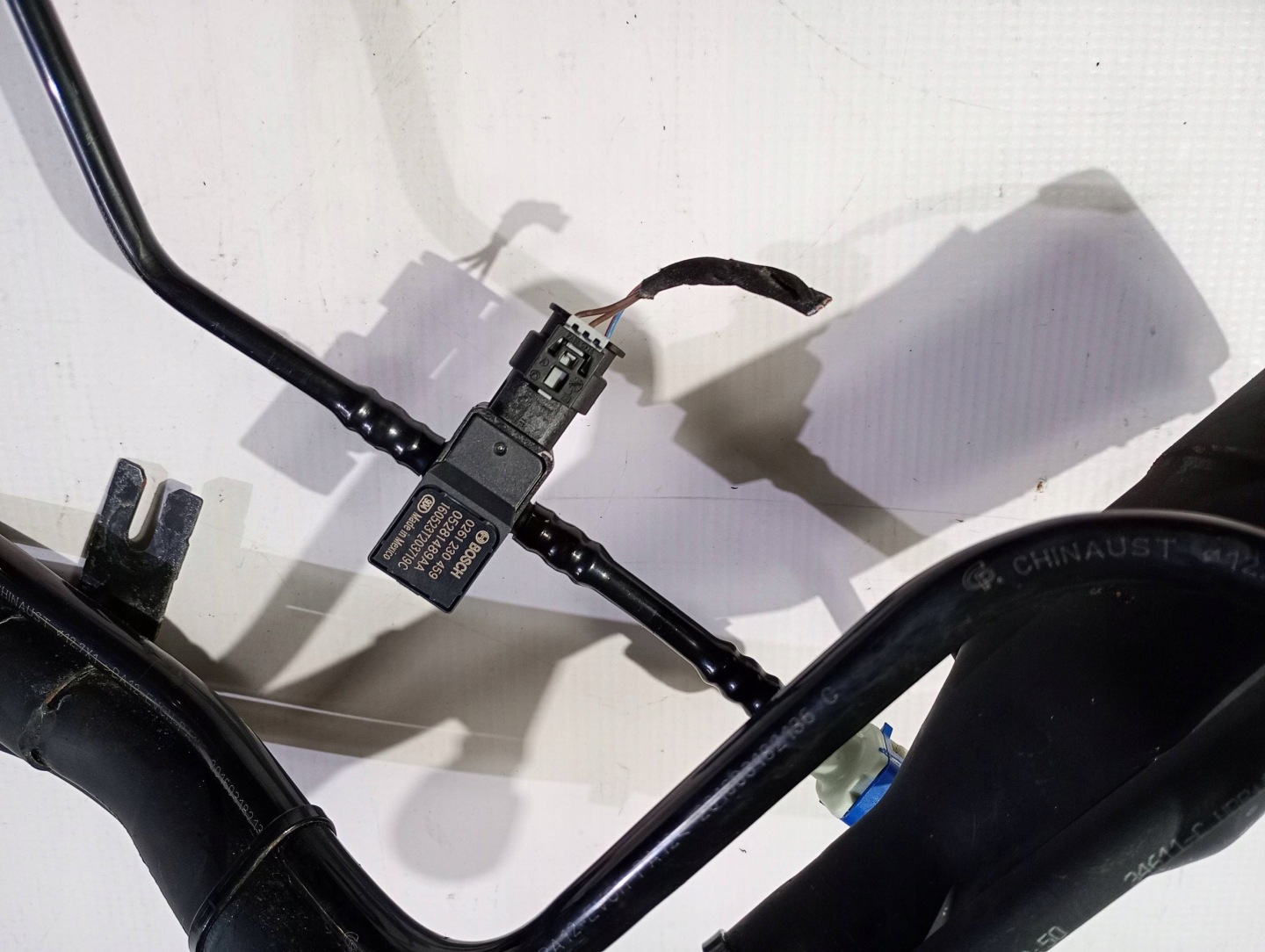 fuel tank door pipe Chrysler Pacifica 2017