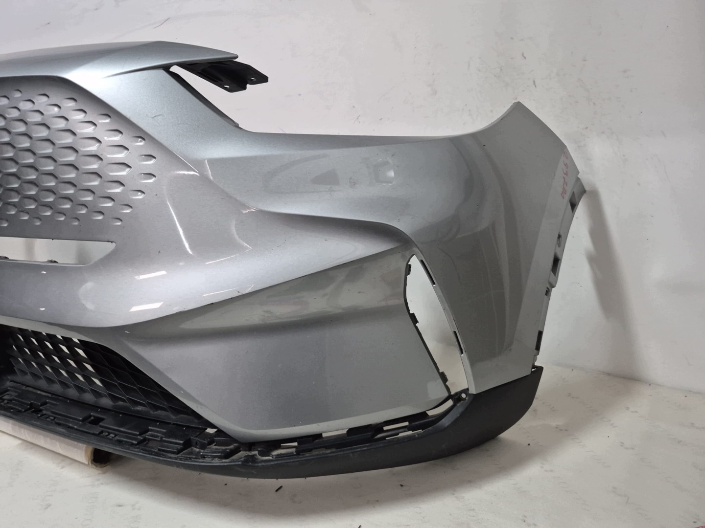 MG ZS EV LIFT 21- bumper front front P11010248