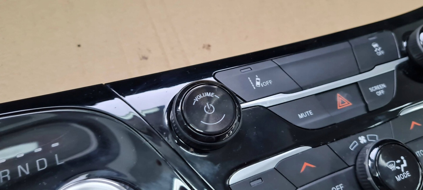 Chrysler Pacifica 2022 control panel changes of the gear PRZYCISKI P68608632AA