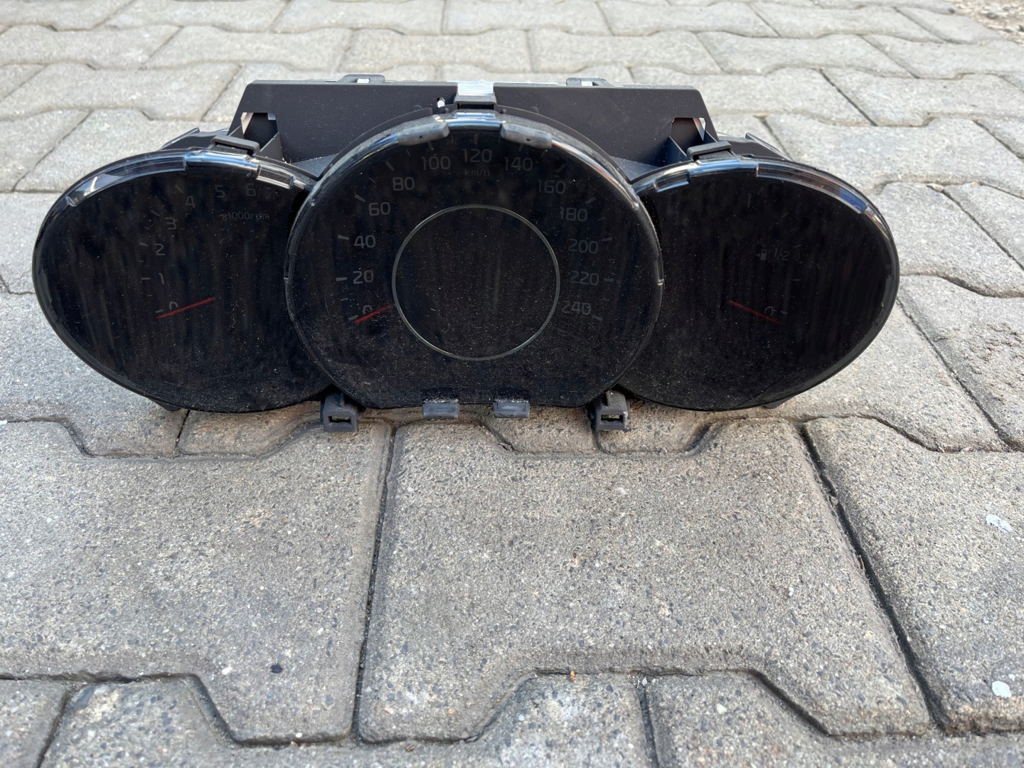 Kia ProCeed II dials