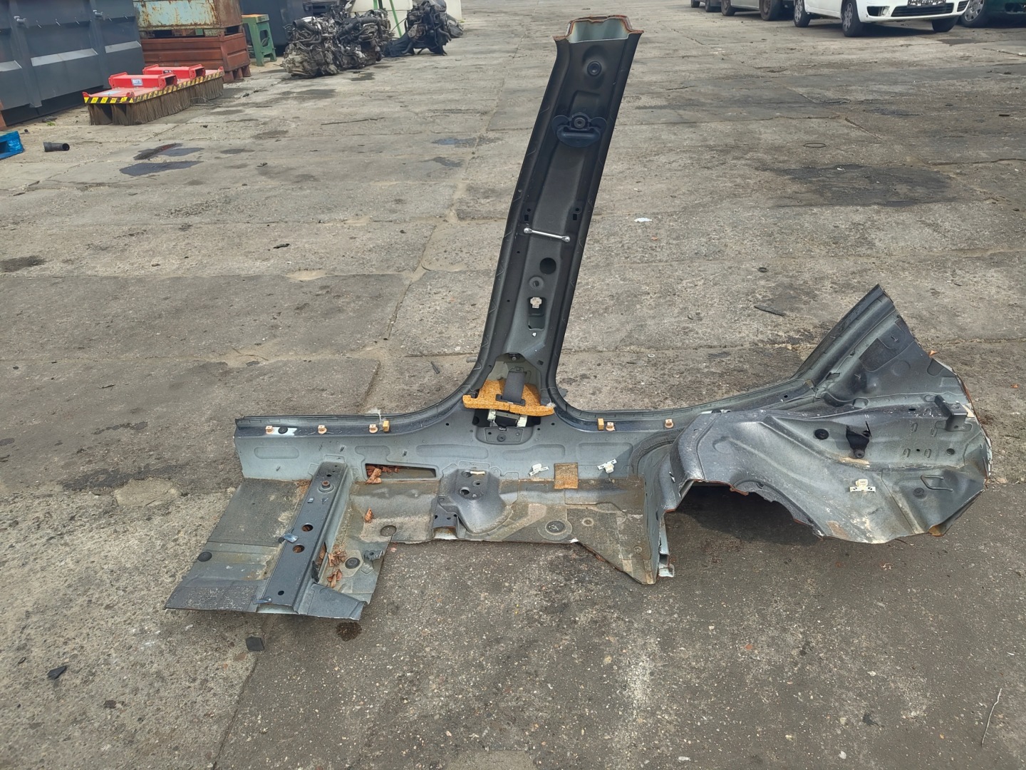 BMW 3 F30 pillar B pillar central right threshold colour 668