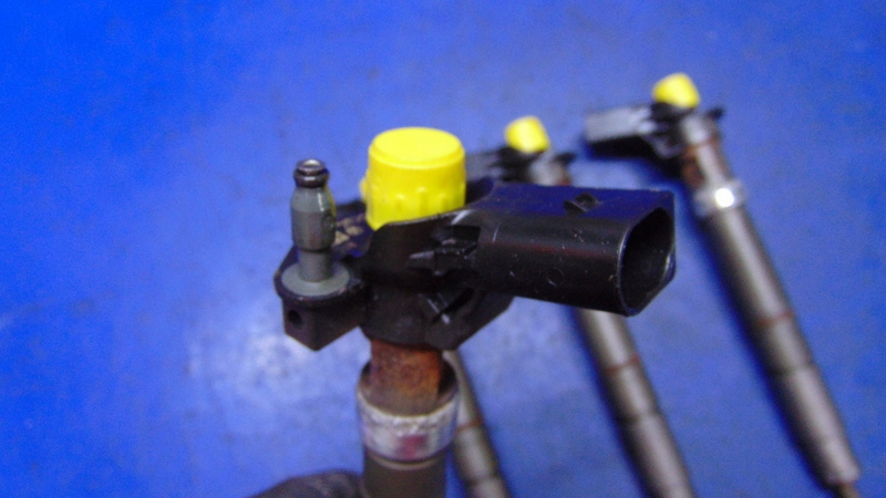 injector 03L130277C 2.0TDI VW TRANSPORTER T5 T6