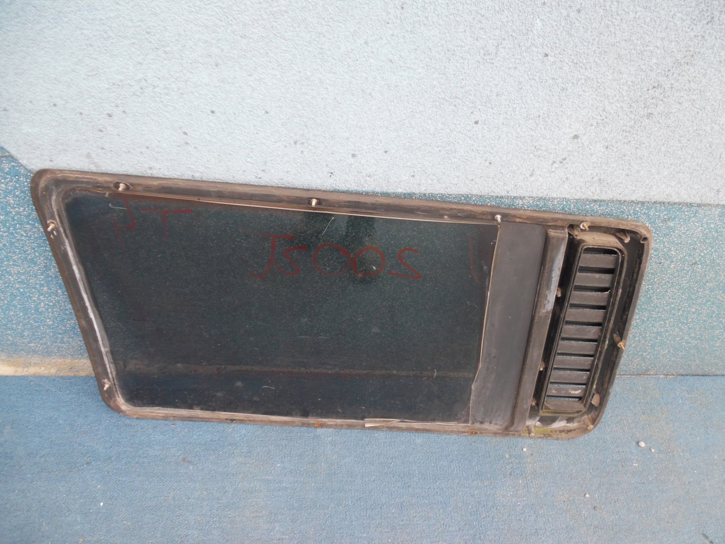 VW T4 MULTIVAN CARAVELLE 96- window rear right