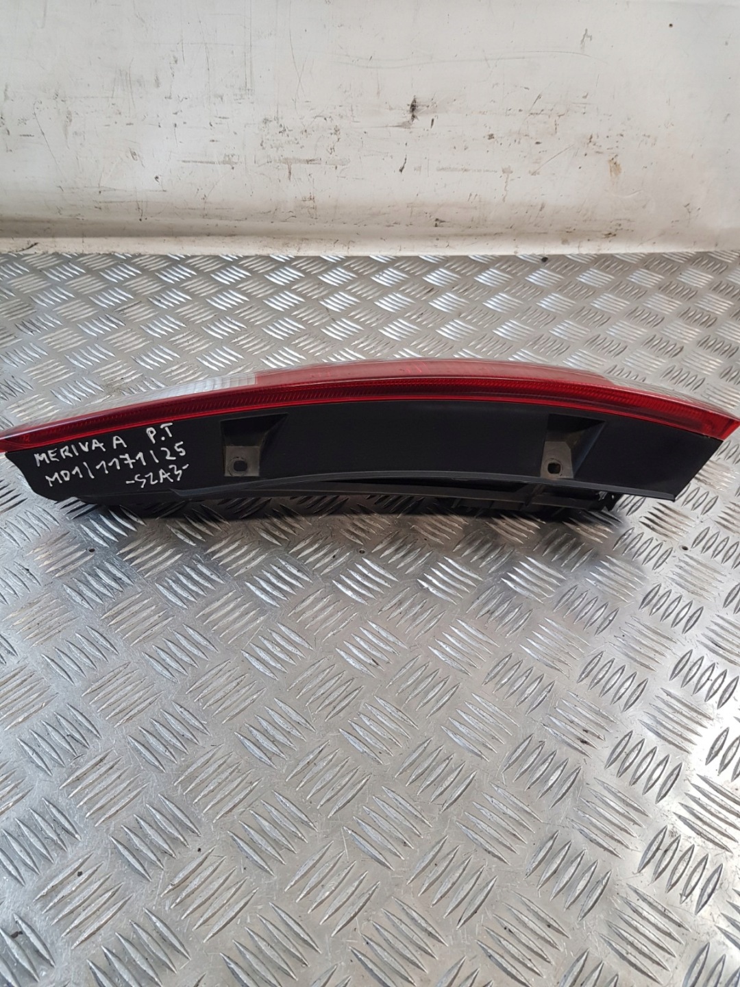 feu droit arrière 13203392 + insert OPEL MERIVA A 05R- EU