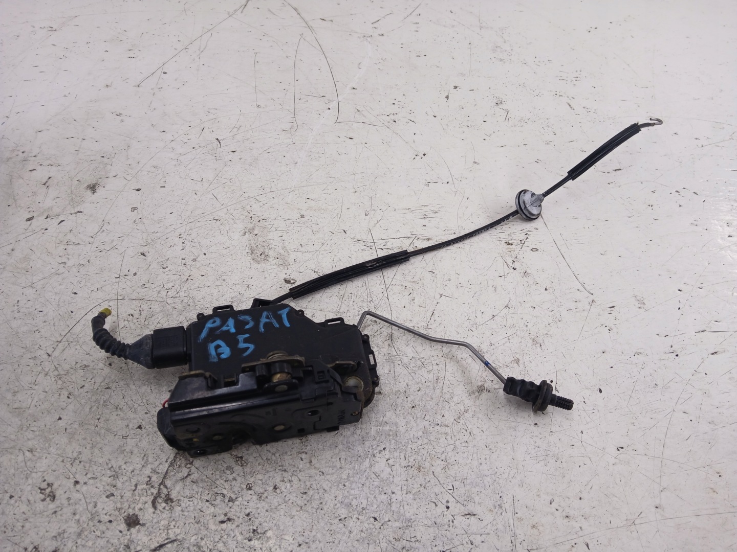 VW PASSAT B5 lock door left front