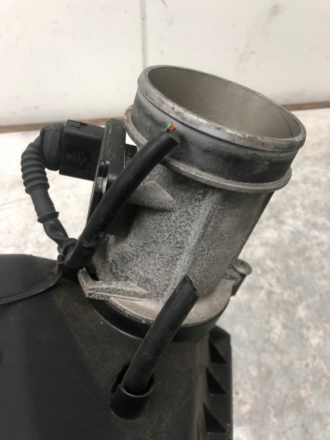 cover of a filter, air AUDI A4 B6 CABRIO 059133835B