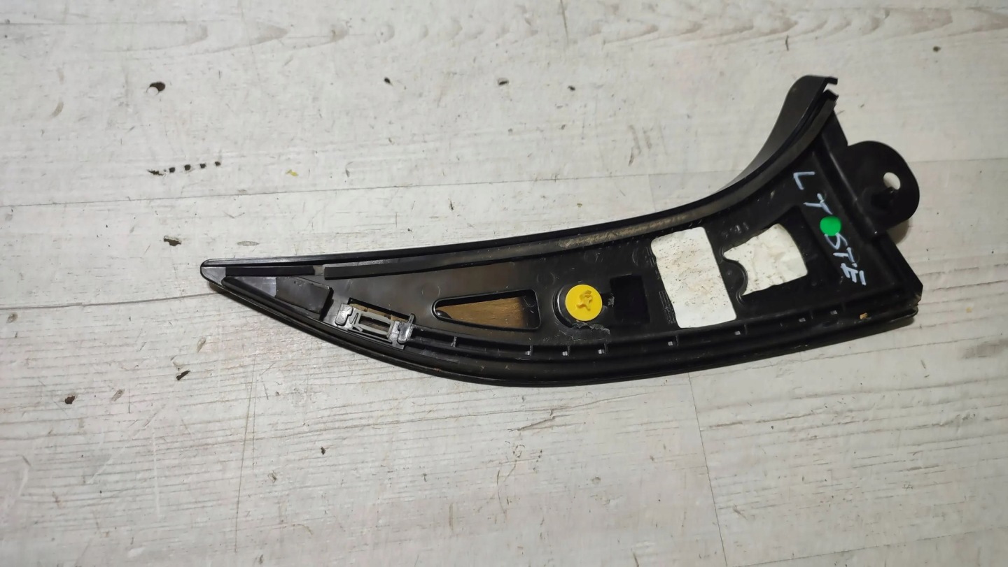 Alfa Romeo Stelvio 2021 moulding covering windows