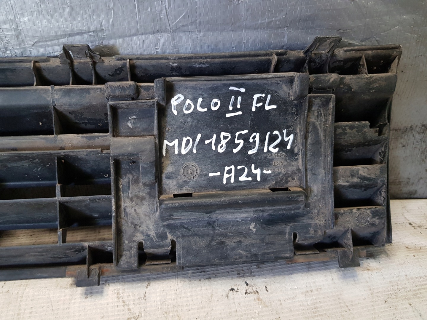 grille radiator VW POLO II FL 867853653G