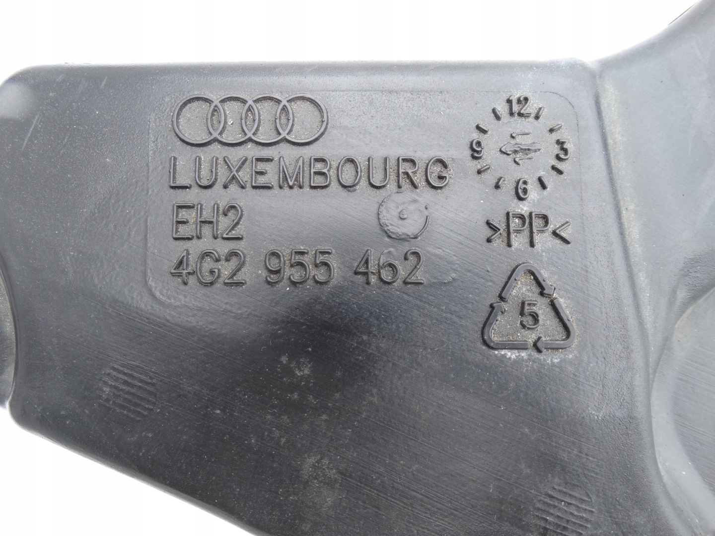 AUDI A6 C7 A7 SKODA OCTAVIA III washer fluid tank pump original