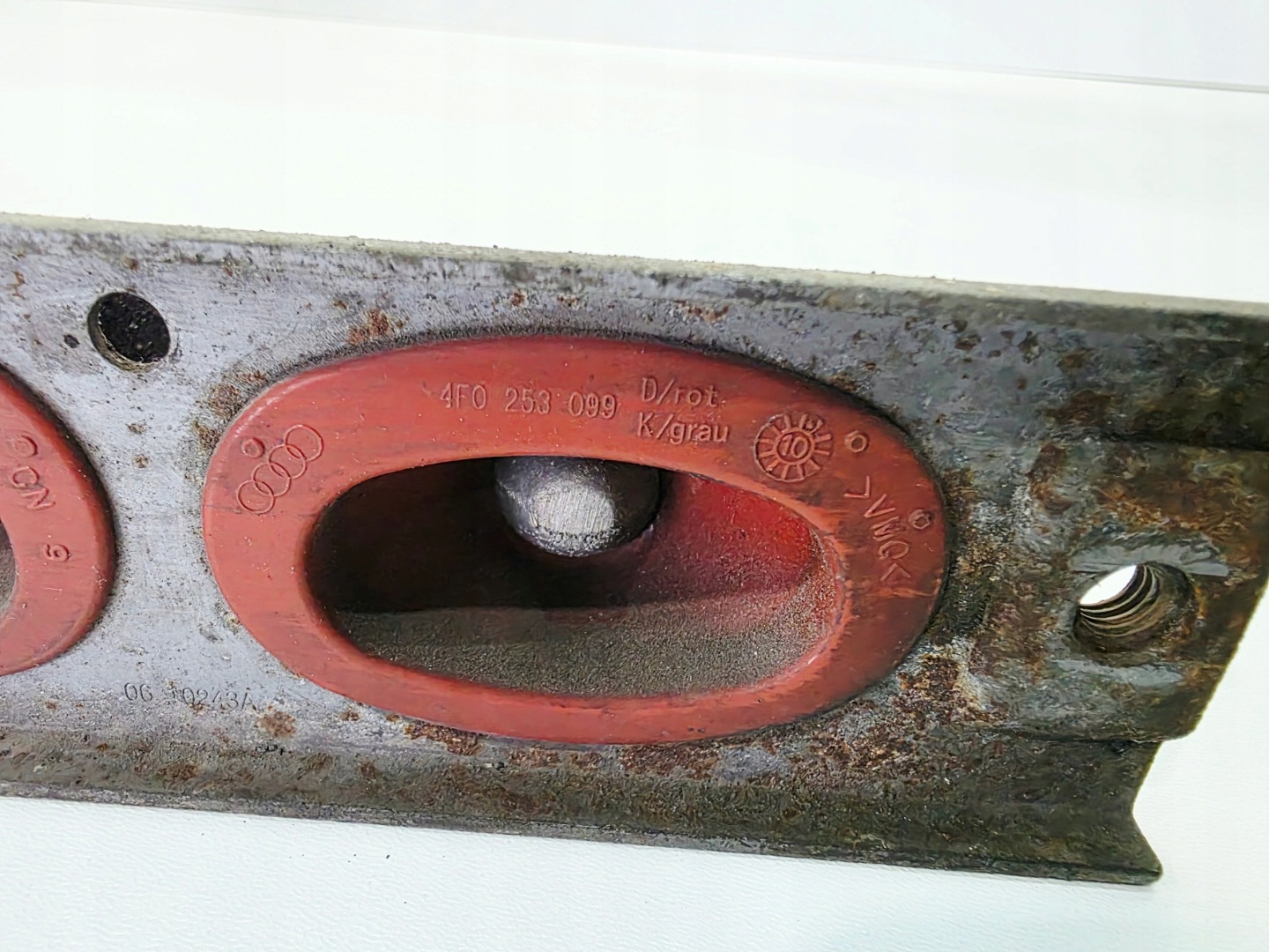 Support Poignée TLUMIKA de l’échappement AUDI A6 C6 4F0253099D ROT