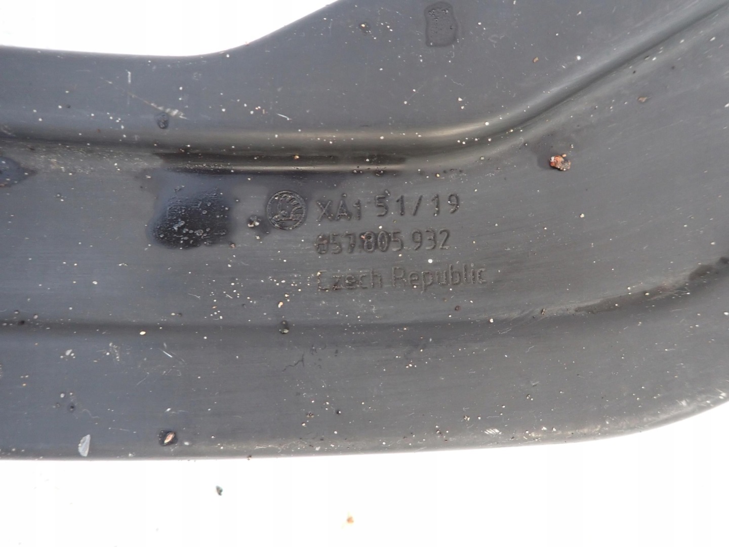 SKODA SCALA 19-> console right holder supports front of the front 657805932