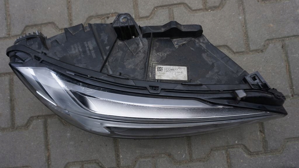 VOLVO S90 V90 CC - light right front FULL LED