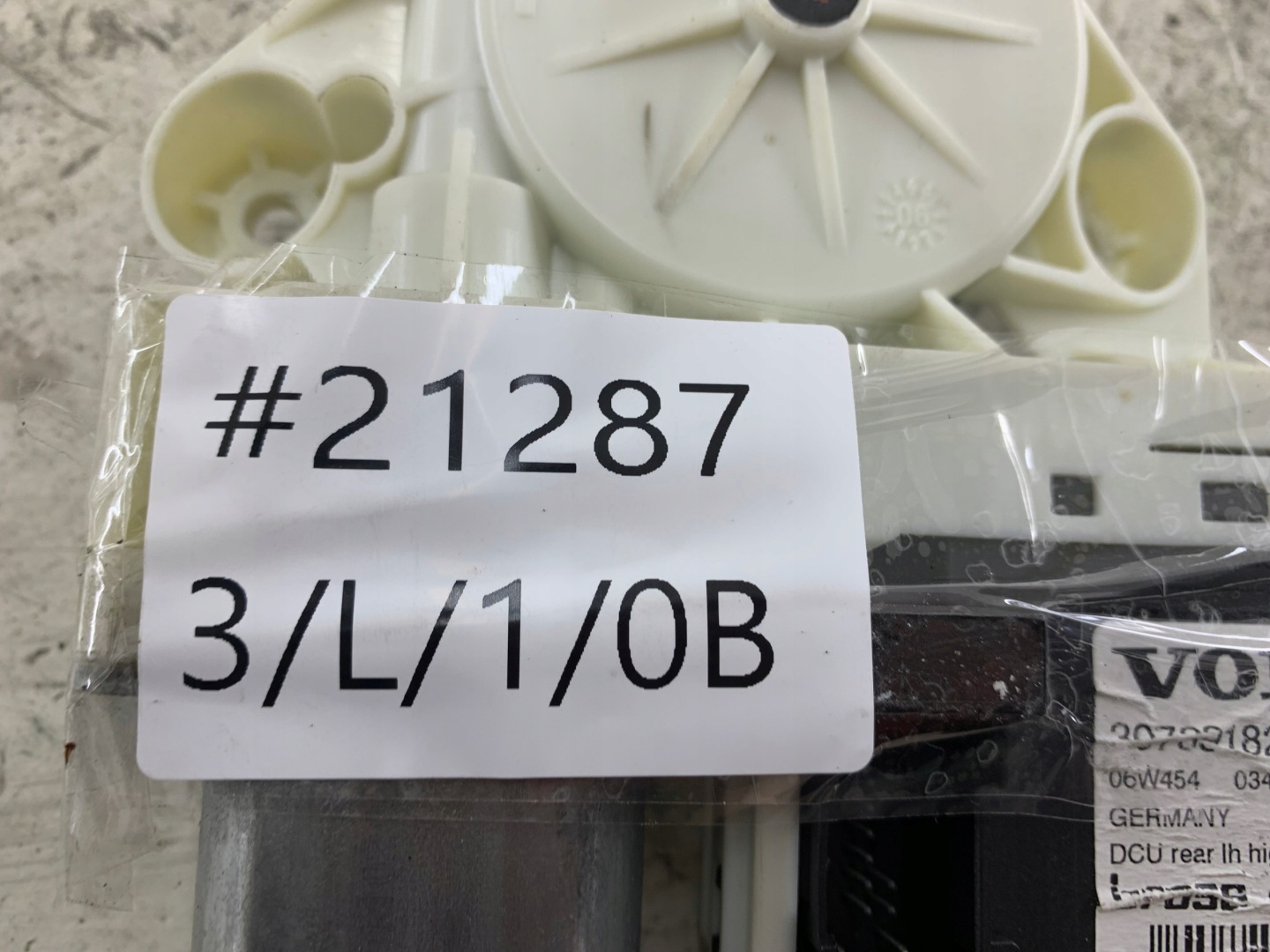 VOLVO V50 and mini motor windows left rear part 30739182